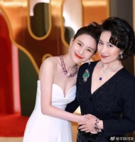 何超琼三姐妹出席活动！替亡母完成遗志，还有三天便是蓝琼缨忌日