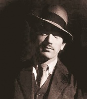 当代青年偏爱不幸的作家