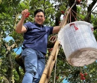 霍启刚现身内地，可是这次却没有带郭晶晶，还带上漂亮的老牌港姐