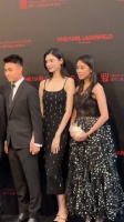 右起：何超欣、奚梦瑶、何猷君、何猷亨、梁安琪、何超琼、何超凤……