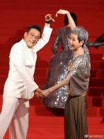梁家辉低调嫁女！缺席新片宣传活动，翁婿合照曝光他一脸严肃