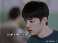 回家后，晓梅不顾家人反对，一直帮春生联系医院检查……