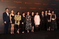 赌王家族大合照，奚梦瑶以及何超云未婚夫出席，窦骁没有现身