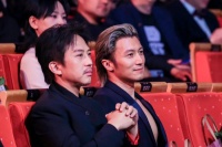 差2岁竟差天壤之别！谢霆锋和邓超合照引发网友疯狂调侃，内幕揭秘！