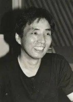 他把爱情与悬疑完美融合，写出如花一般的推理小说