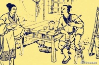 民间故事：亡父头七，黑影趴房顶发出怪叫，一年后瓦片救儿子一命