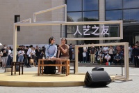 北京人艺建院71周年举办“人艺之友日”，戏剧快闪等活动亮相