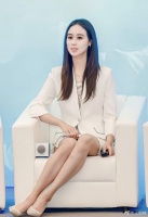 赌王女儿何超欣飞日本庆生，戴皇冠开派对像女王，奚梦瑶隔空祝福