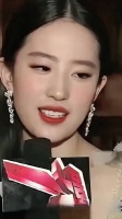 刘亦菲她可是圈内公认的刀马旦啊