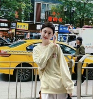 央视美女主持刘芳菲下场，声援被川大张薇霸凌女生，发文感慨良多