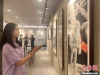 合肥市青年美术大展启幕 华裔青年翼用绘画架起桥梁