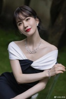 刘诗诗项链耳环好多葫芦啊！诗诗总能美出新高度！