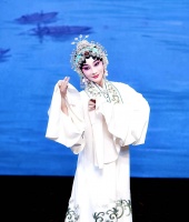 美质慧心赓续经典 希望之星熠熠生辉 ——记优秀青年京剧演员周美慧成功演出《白蛇传》