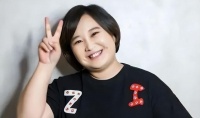 “瘦成纸片”的贾玲，为新角色减重100斤，网友：太危险了