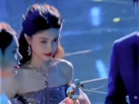 听说她真人比在镜头上看到的还要好看一万倍