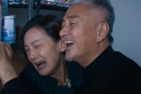 TVB知名女星与老戏骨拍亲密床戏，开拍前喝酒壮胆，网友：重口味