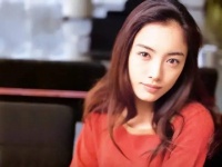 她是日本超人气女星，妩媚又清冷，生娃后每天凌晨三点起床，只为有独处的时间...