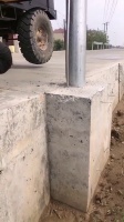 原来路边的钢管是这样插下去的呀？