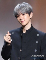 EXO边伯贤发文感谢粉丝信任 与SM娱乐合约将继续