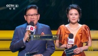 上影节闭幕式主持人，有人双语惊艳、有人嘴瓢抢话，央视门面成陪衬