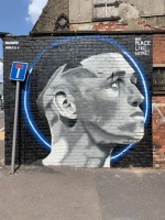 斯托克波特的伊涅斯塔！艺术家在福登家乡为他制作壁画