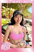 夏日清爽泳装穿搭，完美身材自信笑容，最想与一起去海边