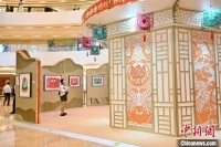 香港剪纸传情艺术展以“爱”为主题庆香港回归祖国26周年