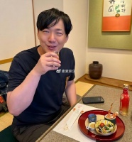 萧煌奇摘下墨镜自证双眼已经失明，不戴墨镜的照片公开