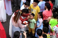 端午节小知识：为何要悬挂艾草、佩香囊？