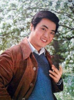 69岁老戏骨毛永明携妻子定居美国！外孙不远万里探望，祖孙似饼印