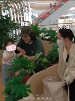 向佐喊郭碧婷大小姐自称保姆，罕晒儿子正脸，向笙眼睛又大又亮