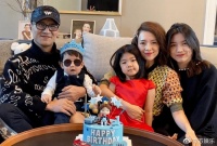 偶遇章子怡带女儿喝下午茶 7岁醒醒紧牵妈妈身高瞩目
