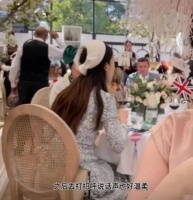 章泽天现身皇家赛马会，跻身英国上流社会，穿几年前旧裙子超贵气