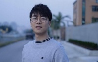 TVB知名男星迎新恋情，四年换四个女友，与现任在车上热吻被拍