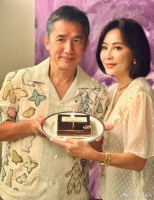 刘嘉玲为61岁梁朝伟庆生