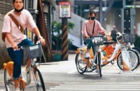 蓝正龙周幼婷穿情侣装骑车去离婚？经纪人回应