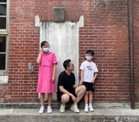 汪小菲大S的女儿，小玥儿近照，被网友说衣服皱巴巴的……