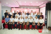 淮安平桥镇编写古今诗集，并向诗词爱好者赠书