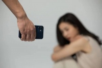 “先把你搞死，我再吃药自杀”，分手后，前男友持刀闯进了她的茶园……