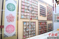 甘肃定西“窗花展”：传统农家木窗上“繁花盛开”