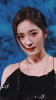 杨幂GQ红毯路透，好魅惑的小狐狸，回眸一笑百媚生……