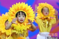 南京萌娃童真童趣“秀”舞台