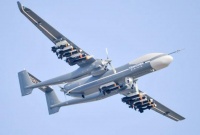 多架“炸弹卡车”密集编队飞行，中国无人机技术重要里程碑事件出现