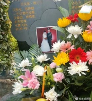 盛海琳13岁双胞胎女儿近照！暴风抽高好高冷，穿黑裙做美甲舞技好