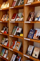 人文社举办海外版本展，输出《花腔》等作品海外版权