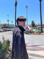 袁咏仪儿子魔童晒近照，今年16岁了，小时候很像袁咏仪……