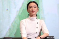 周迅又矮又瘦到底算不算大美女？看看她和张柏芝的合照你就有答案