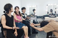 和马签约龙韬娱乐 低头为“前辈”敬茶黄子韬撇关系