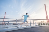 一个人补充能量的最佳方式：跑步