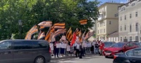 俄媒：美独立日当天，其驻俄使馆外现抗议人士，喊口号谴责美国政策